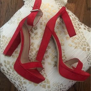 NWOT never worn red platform statement heels👠